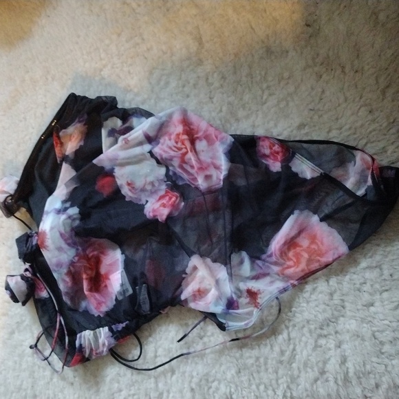 Fashion Nova Multicolor Mesh Detail - Picture 5 of 5